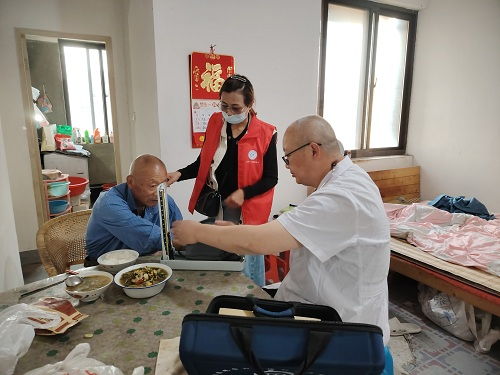 崇川經(jīng)濟(jì)開(kāi)發(fā)區(qū) 四助服務(wù)護(hù)銀齡，端午情暖老人心測(cè)繪服務(wù)